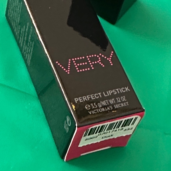 Victoria's Secret Very Perfect Lipstick — ‘Dusk’ color - Picture 4 of 4